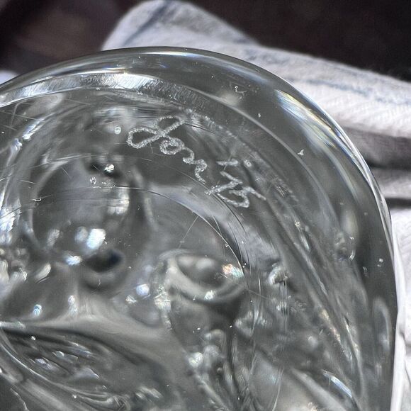 Vintage 1975 Clear Art Glass Crystal Glass Squirrel Figurine Paperweight - Picture 8 of 8